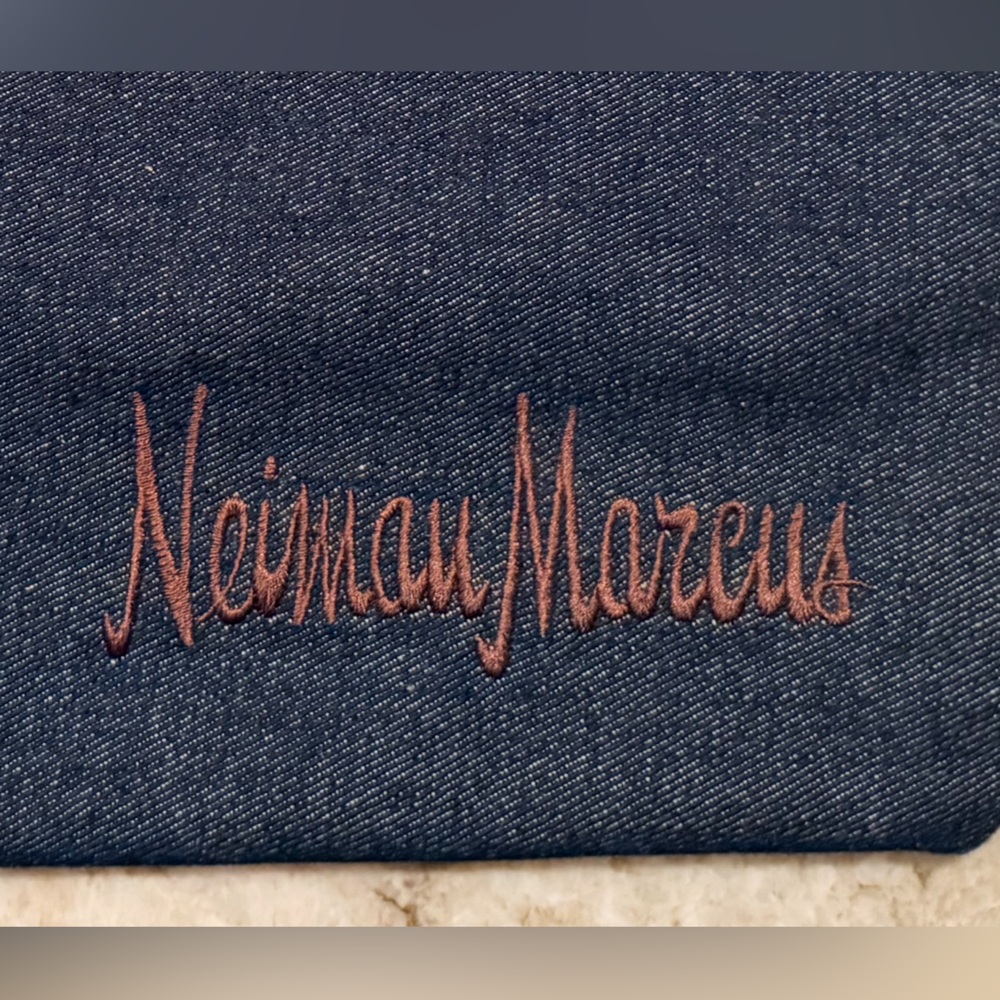Neiman Marcus embroidered tote. Like new. - Picture 4 of 8